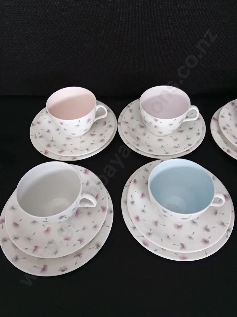 5 VINTAGE THISTLEDOWN E. BRAIN & CO TEA TRIOS WITH 4 EXTRA SAUCERS Image 1++