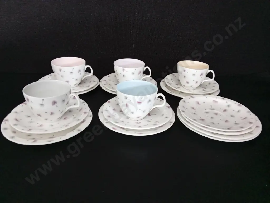 5 VINTAGE THISTLEDOWN E. BRAIN & CO TEA TRIOS WITH 4 EXTRA SAUCERS Image 1++