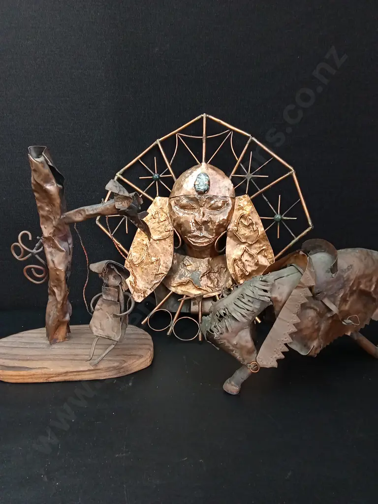 3 DECORATIVE ITEMS TALLEST H39CM Image 1++