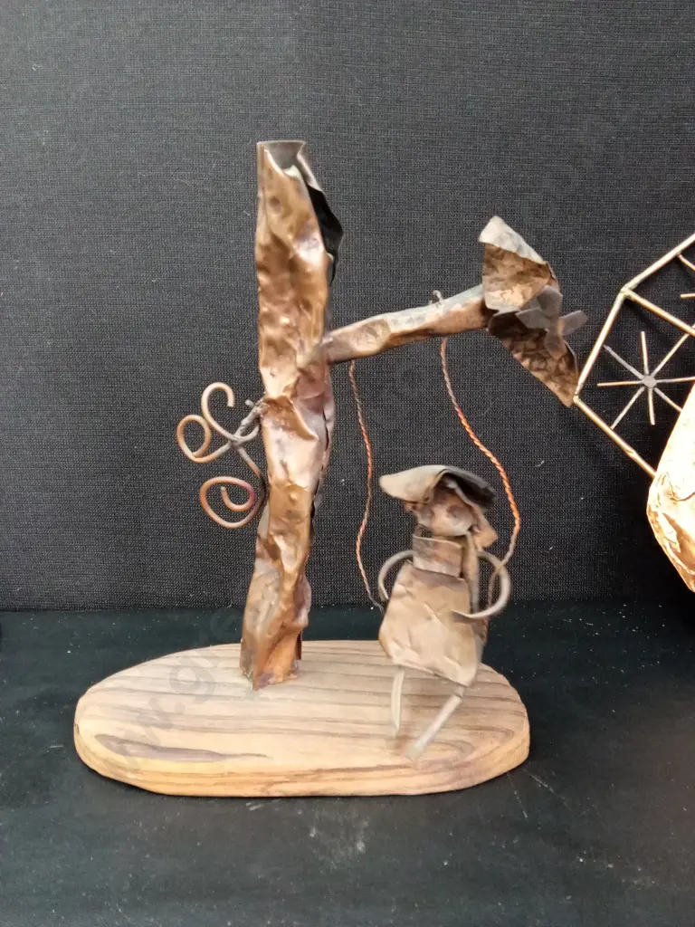 3 DECORATIVE ITEMS TALLEST H39CM Image 1++