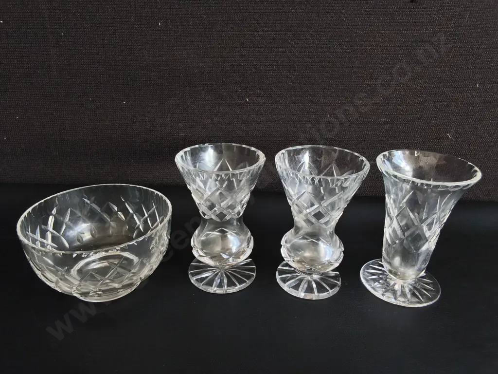 VINTAGE CUT CRYSTAL PIECES, INCLUDING CORDIAL GLASSES AND BOWL, TALLEST H 11 CM Image 1++