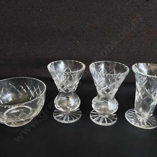 VINTAGE CUT CRYSTAL PIECES, INCLUDING CORDIAL GLASSES AND BOWL, TALLEST H 11 CM