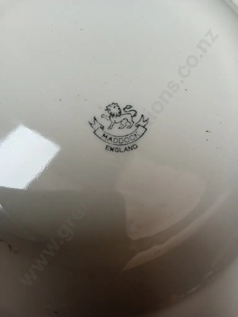 5 PLATES LARGEST D23.5CM INCLUDING CROWN LYNN, ASCOT AND MADDOCK Image 1++