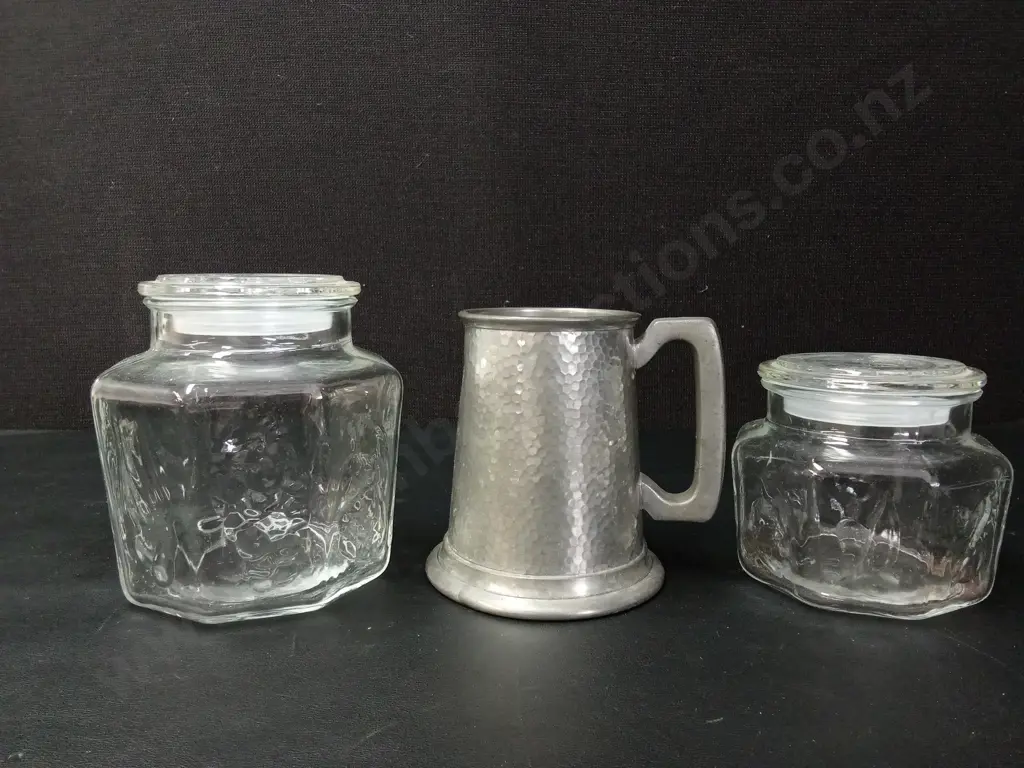 VINTAGE PEWTER CUP H12CM AND 2 GLASS JARS Image 1++