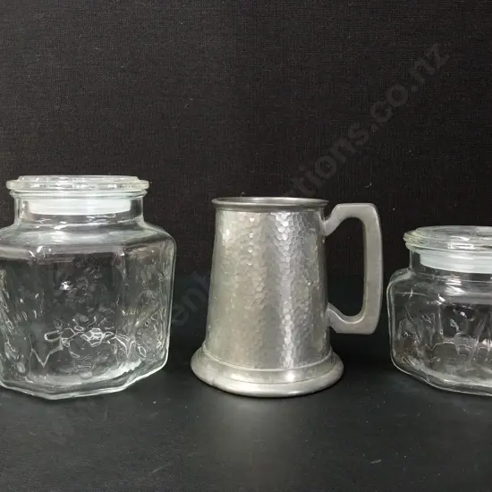 VINTAGE PEWTER CUP H12CM AND 2 GLASS JARS