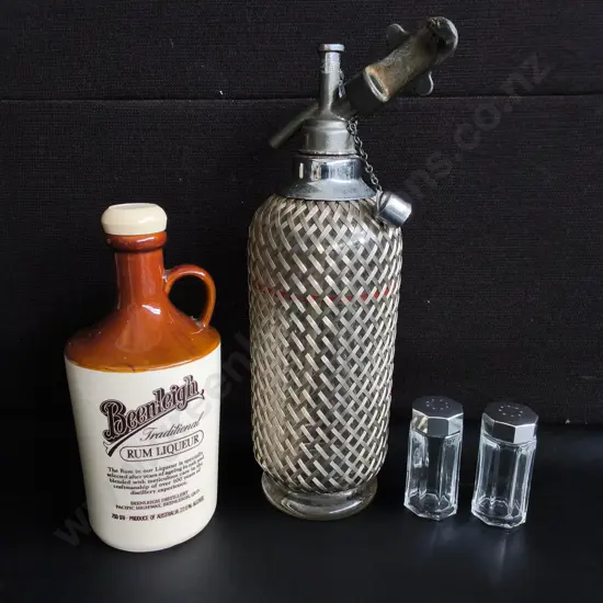 VINTAGE GLASS SODA SIPHON, GLASS SALT AND PEPPER SHAKERS, AND VINTAGE RUM STONEWARE DEMIJOHN, TALLEST H 35 CM