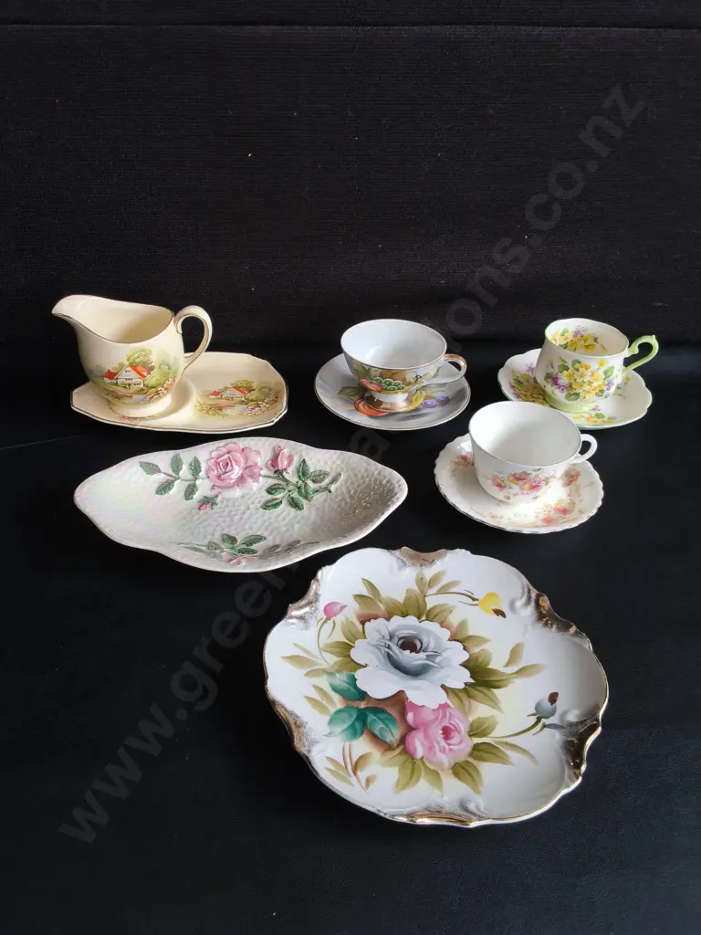 COLLECTION OF VINTAGE FLORAL PORCELAIN TEA WARE, INCLUDING 3 TEA CUP AND SAUCER SETS Image 1++