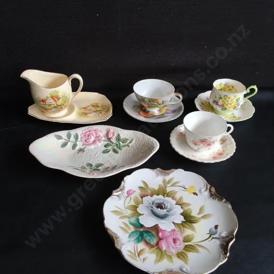 COLLECTION OF VINTAGE FLORAL PORCELAIN TEA WARE, INCLUDING 3 TEA CUP AND SAUCER SETS