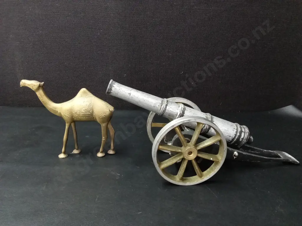 CANON, PLANE AND CAMEL TALLEST H14.5 Image 1++