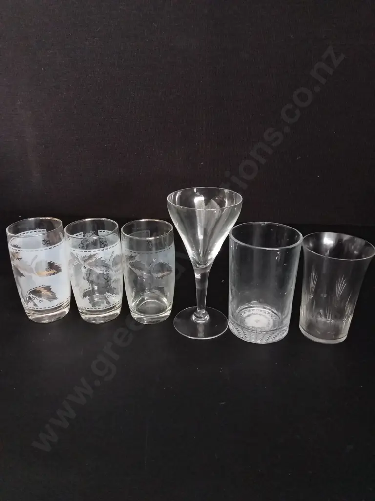 17 PIECES VINTAGE GLASSWARE TALLEST H15.5CM Image 1++