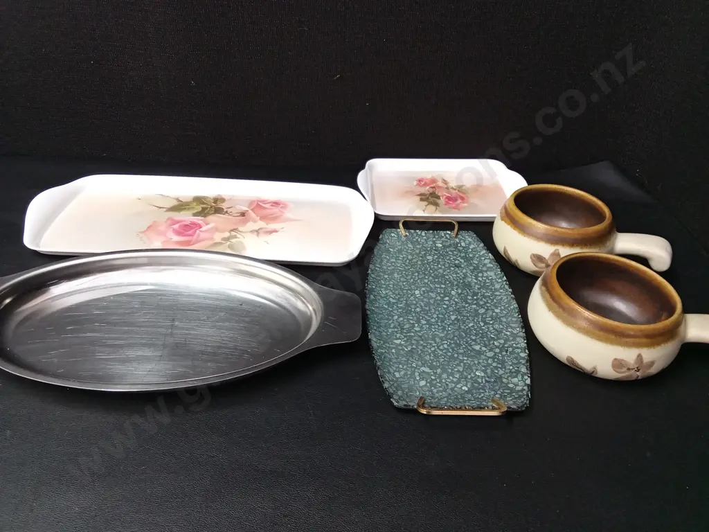 4 SERVING TRAYS LONGEST L37CM AND 2 SOUP BOWLS Image 1++