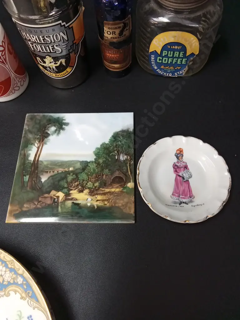 MIX OF VINTAGE ITEMS TALLEST H23CM Image 1++