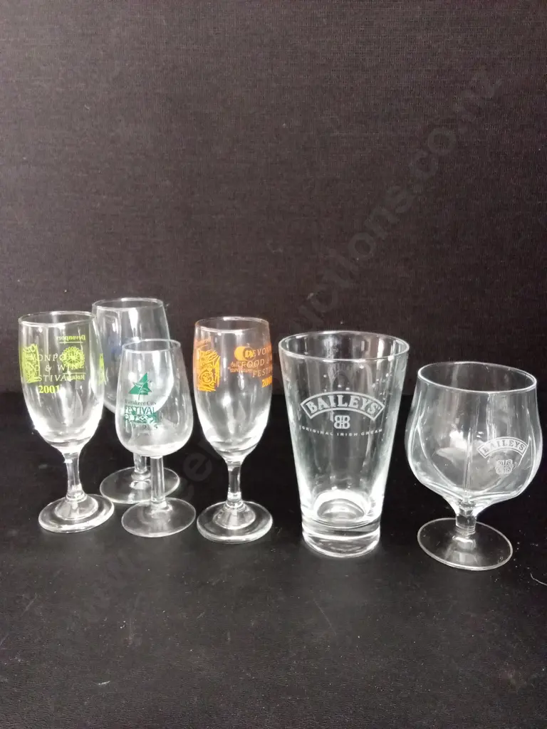 16 PIECES OF VINTAGE PROMOTIONAL GLASSWARE TALLEST H15CM Image 1++