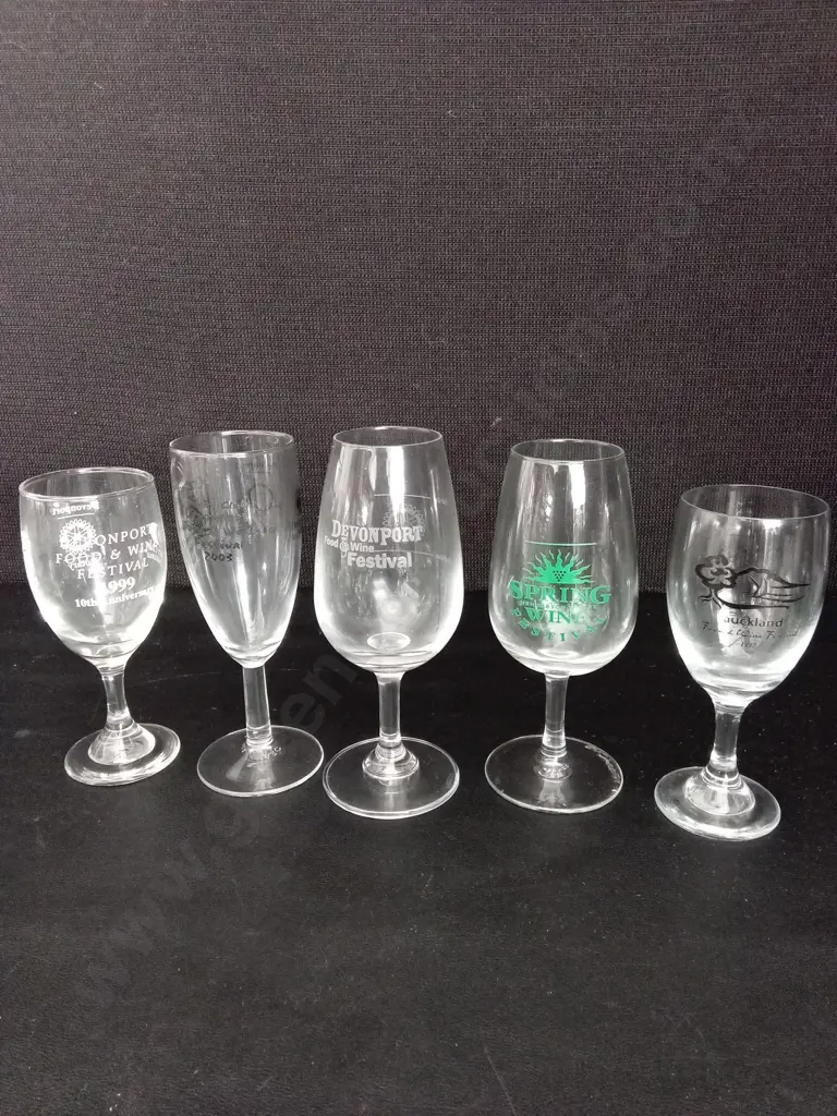 16 PIECES OF VINTAGE PROMOTIONAL GLASSWARE TALLEST H15CM Image 1++