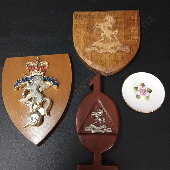 4 DECORATIVE ITEMS TALLEST H16CM