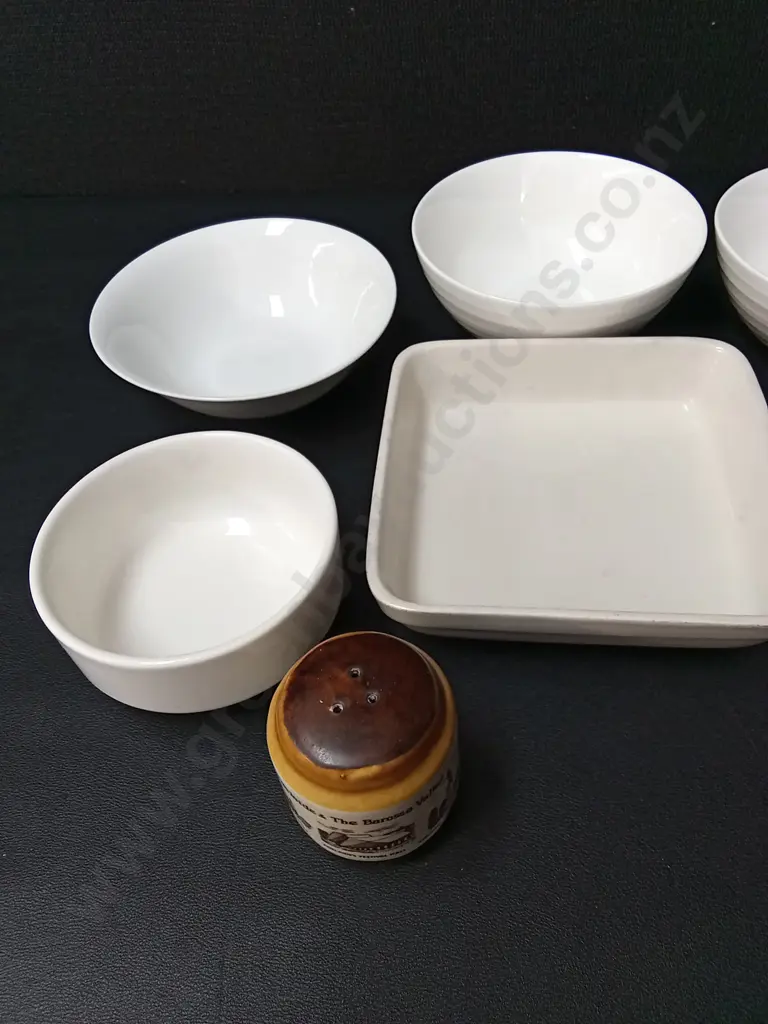 6 DISHES INCLUDING CROWL LYNN L15.5CM AND VINTAGE SOUVINER SALT AND PEPPER SHAKER Image 1++