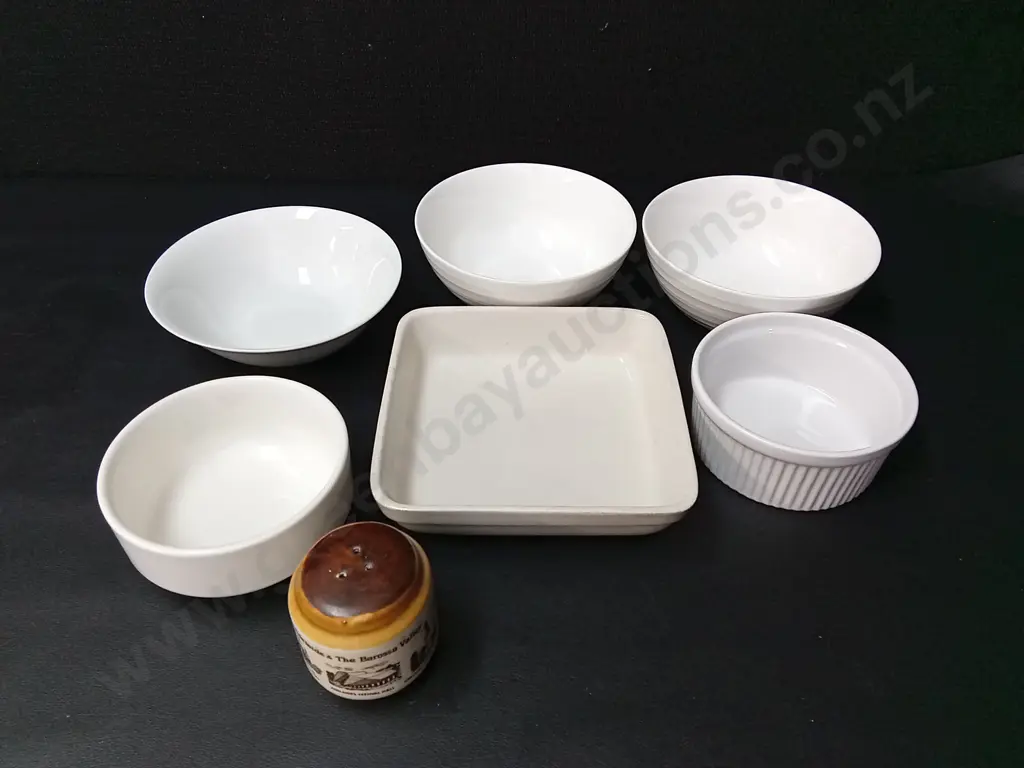 6 DISHES INCLUDING CROWL LYNN L15.5CM AND VINTAGE SOUVINER SALT AND PEPPER SHAKER Image 1++