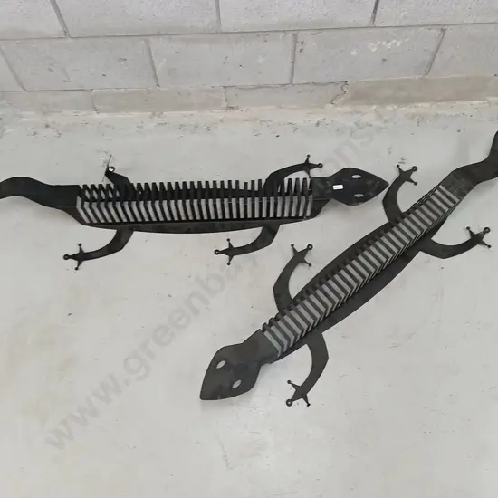 METAL LIZARD-SHAPED WALL MOUNTED CD/DVD RACK, 120CM