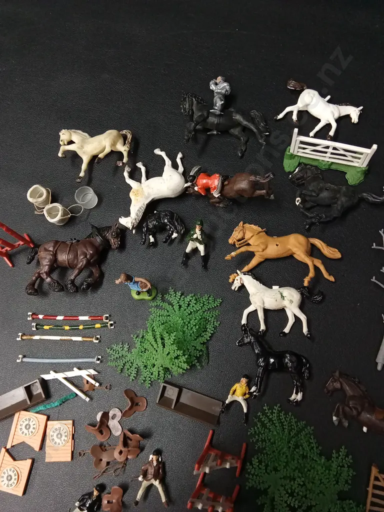COLLECTION OF VINTAGE BRITAINS LTD ENGLAND EQUESTRIAN FIGURINES Image 1++