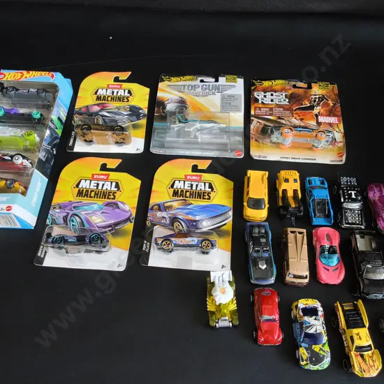 MIX OF TOY CARS