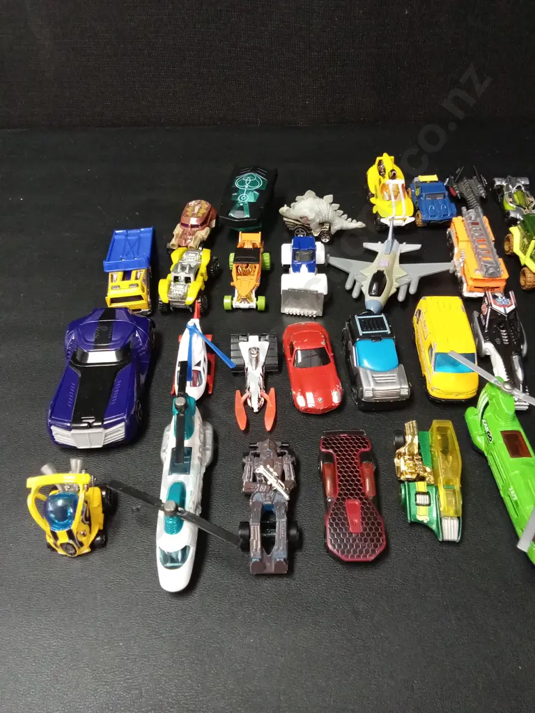 COLLECTION OF VINTAGE TOY CARS Image 1++