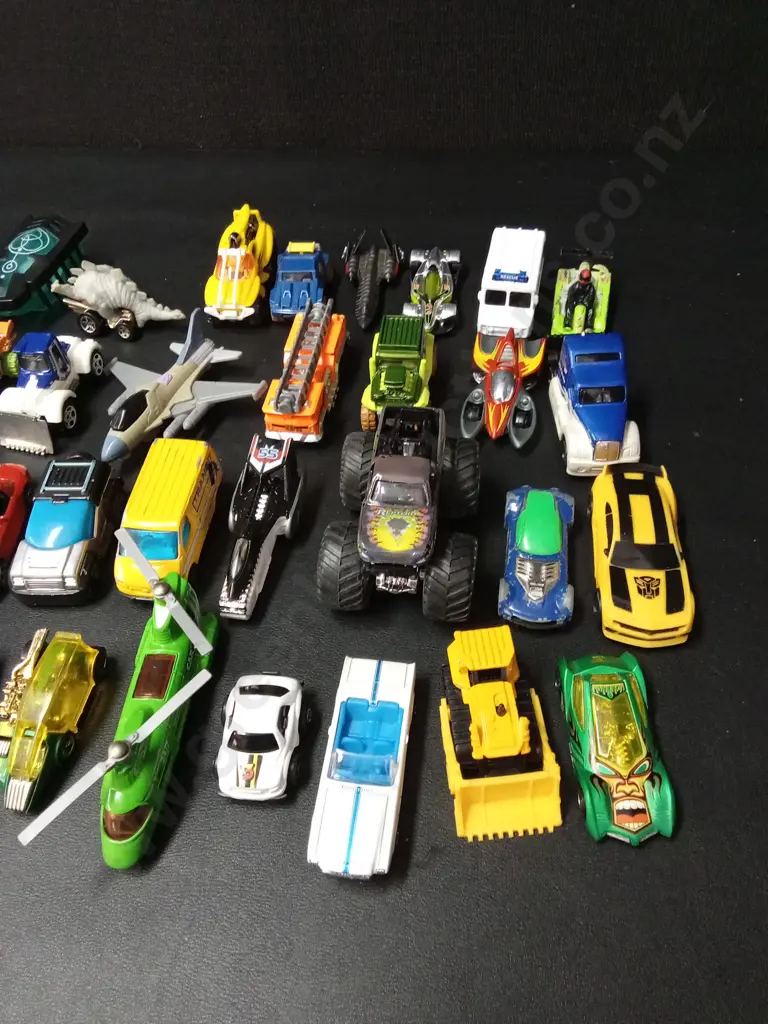 COLLECTION OF VINTAGE TOY CARS Image 1++