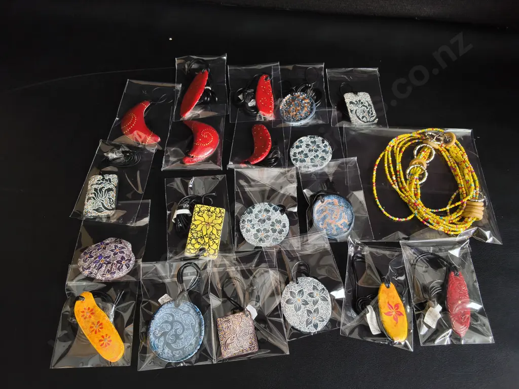 BRAND NEW HANDCRAFTED NECKLACES MADE IN NEW ZEALAND Image 1++