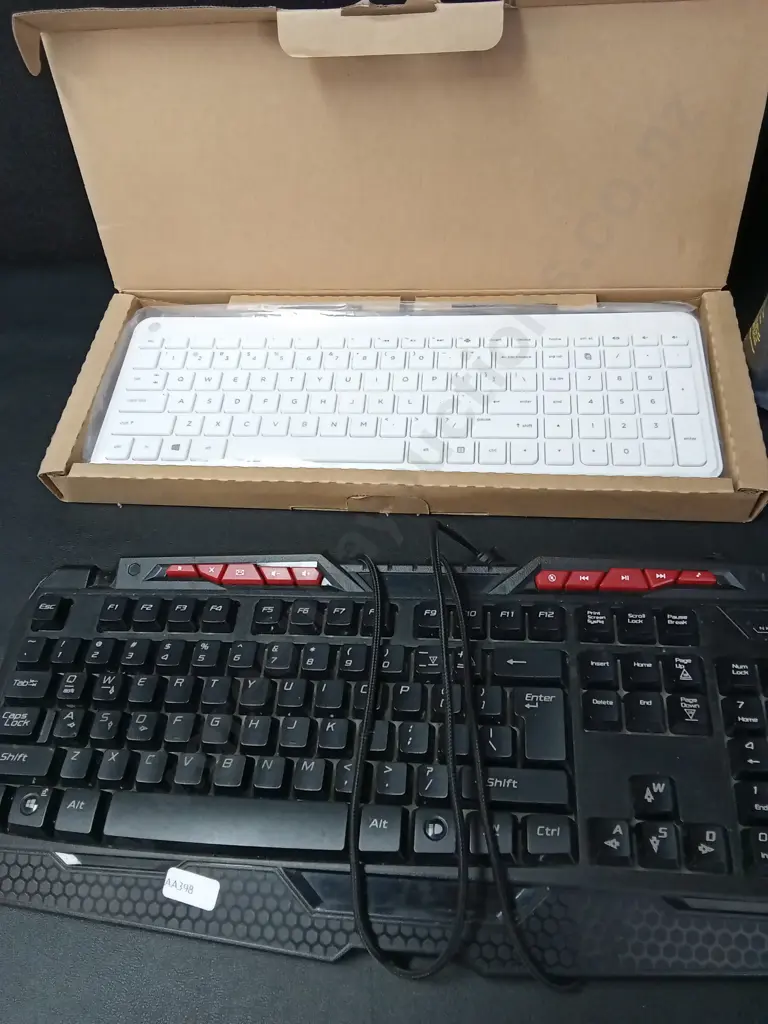 2 KEYBOARDS AND A COMMUNICATION HEADSET V Image 1++