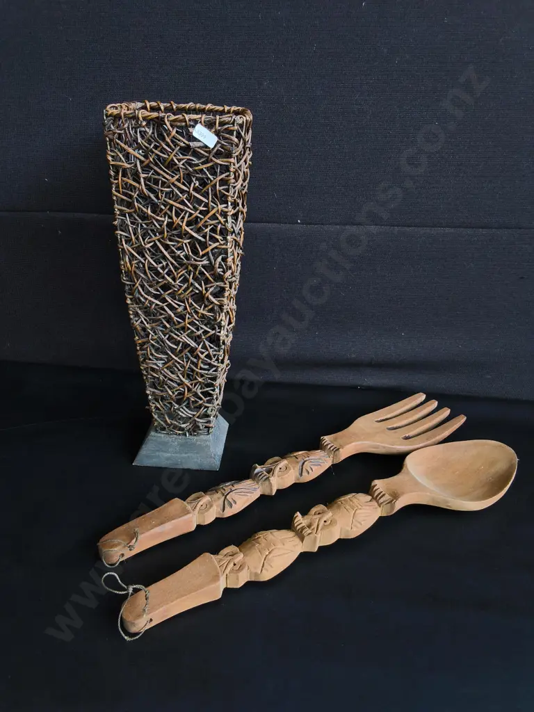VINTAGE HAND CARVED WOODEN FORK AND SPOON WALL DECOR, AND WOVEN VASE, TWLLEST H 57 CM Image 1++