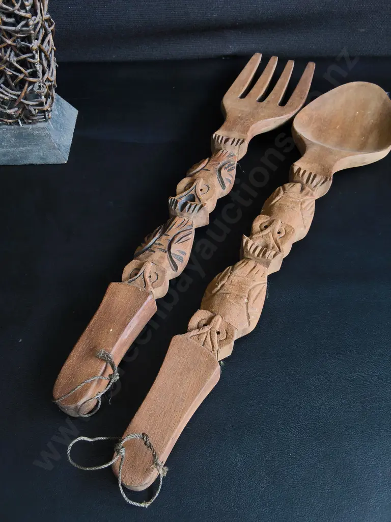 VINTAGE HAND CARVED WOODEN FORK AND SPOON WALL DECOR, AND WOVEN VASE, TWLLEST H 57 CM Image 1++