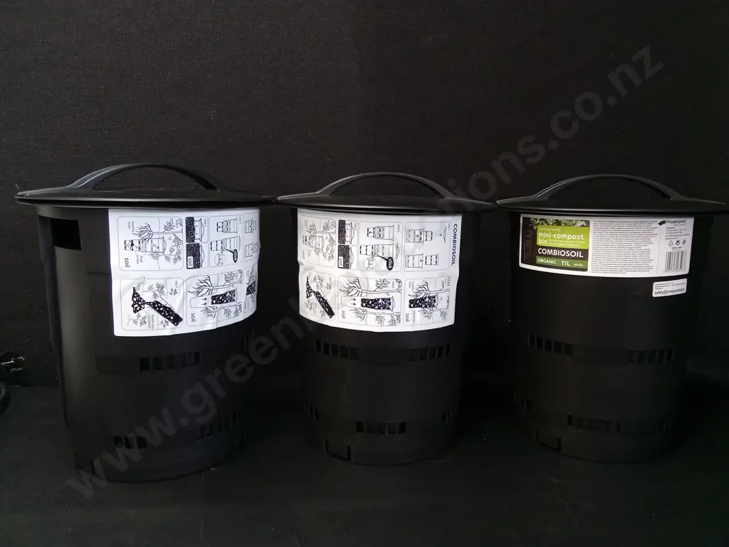 3 UNDERGROUND MINI-COMPOST BINS 11L Image 1++