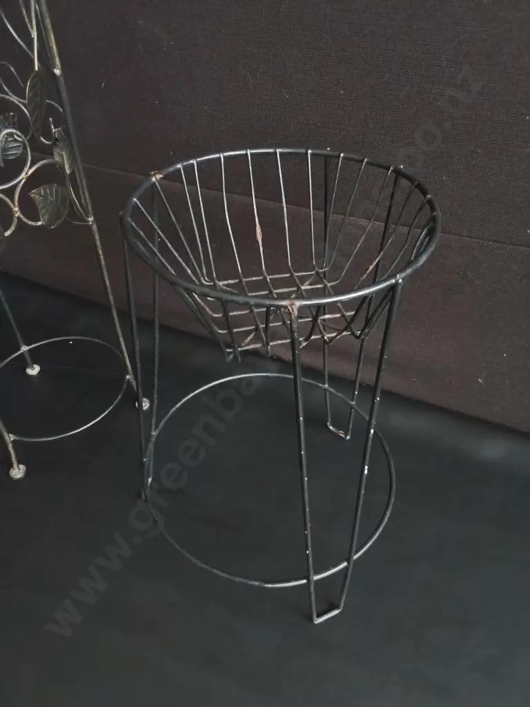 PAIR OF METAL PLANT STANDS, TALLEST H 65 CM Image 1++