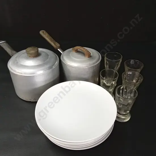MIX OF KITCHEN ITEMS, 2 POTS, 5 GLASSES TALLEST H11CM AND 8 WHITE POSTS D20CM