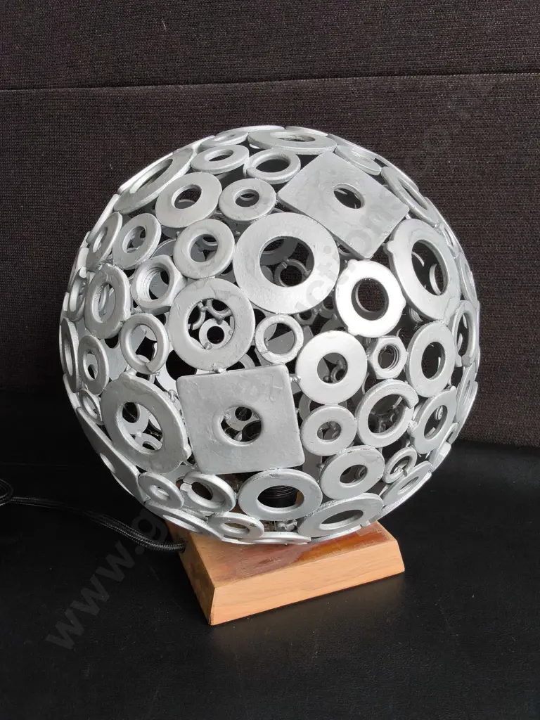 DECORATIVE SPHERE METAL TABLE LAMP, H 27 CM Image 1++