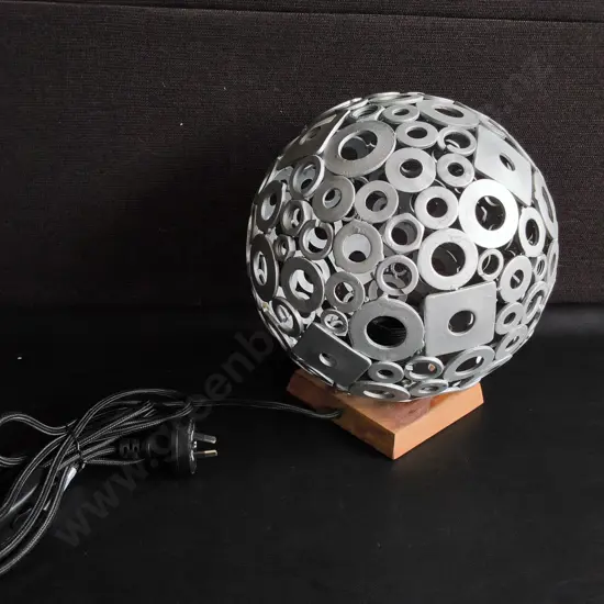 DECORATIVE SPHERE METAL TABLE LAMP, H 27 CM