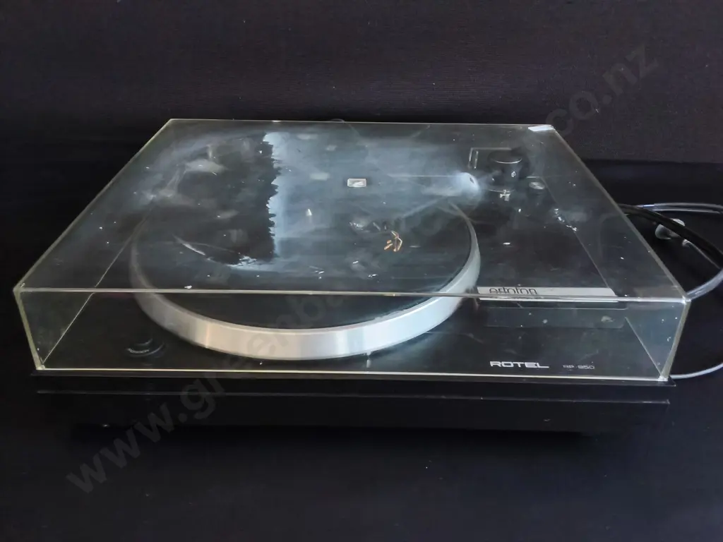 VINTAGE ROTEL RP-850 TURNTABLE, NO STYLUS, SWITCH FAULTY Image 1++