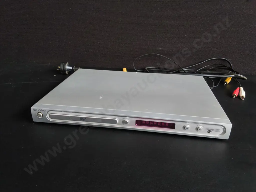 HOME DVD PLAYER WITH CABLES Image 1++