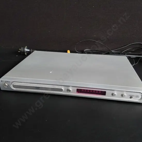 HOME DVD PLAYER WITH CABLES