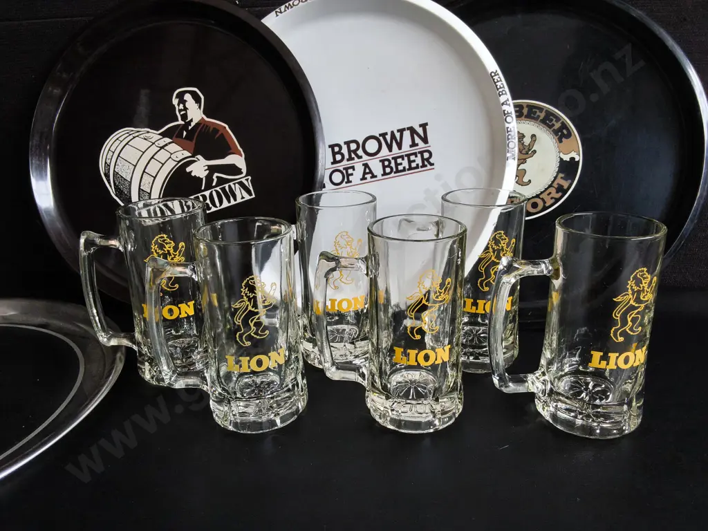LION BEER MERCHANDISE, 4 TRAYS AND SET OF SIX GLASSES, WIDEST DIA 38 CM Image 1++