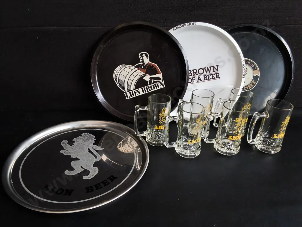 LION BEER MERCHANDISE, 4 TRAYS AND SET OF SIX GLASSES, WIDEST DIA 38 CM Image 1++