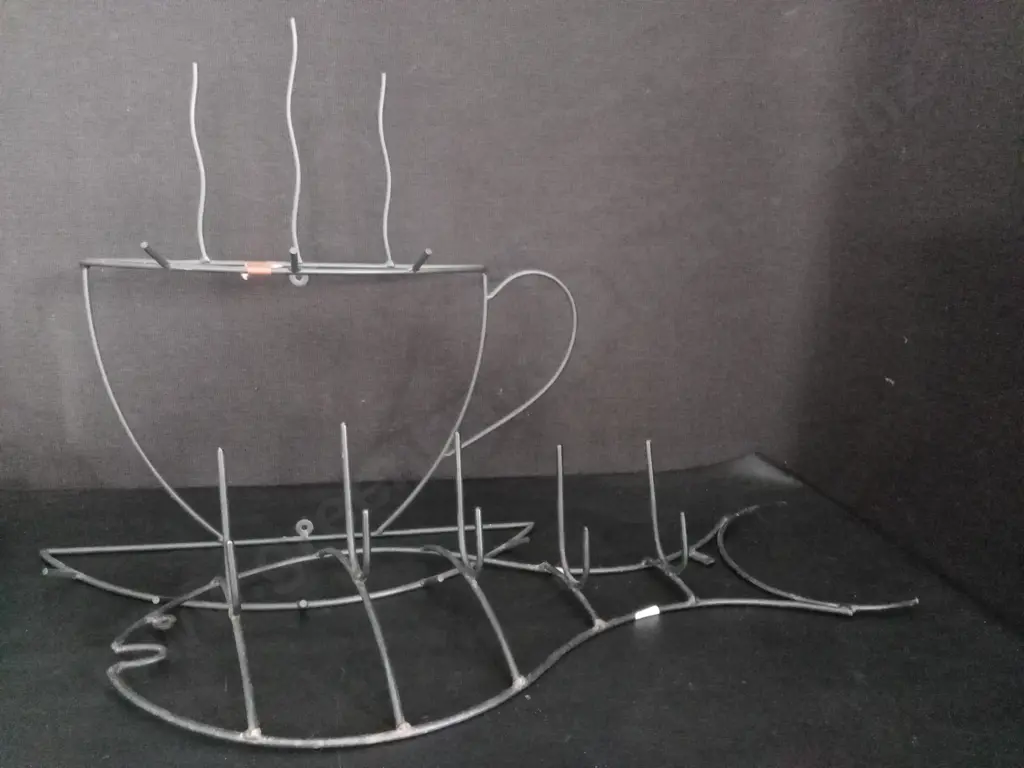 2 PIECES WIRE WALL HANGING ART TALLEST H51CM Image 1++