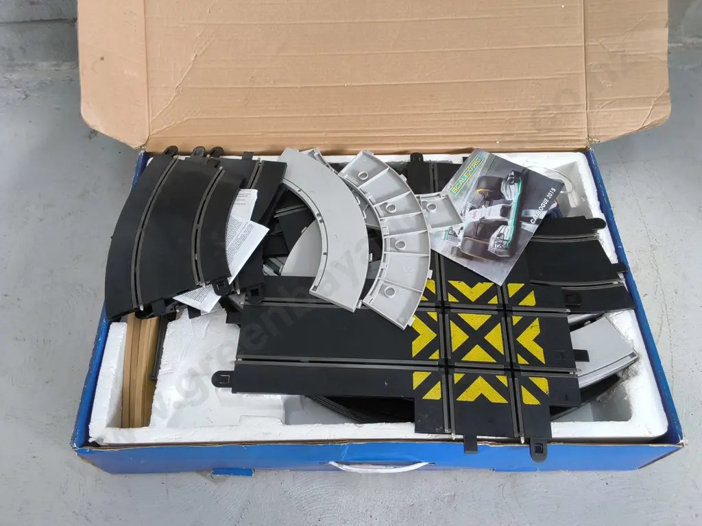 SCALEXTRIC C1343 PORSCHE POWERSLIDE 1:32 SCALE SLOT CAR RACE SET Image 1++