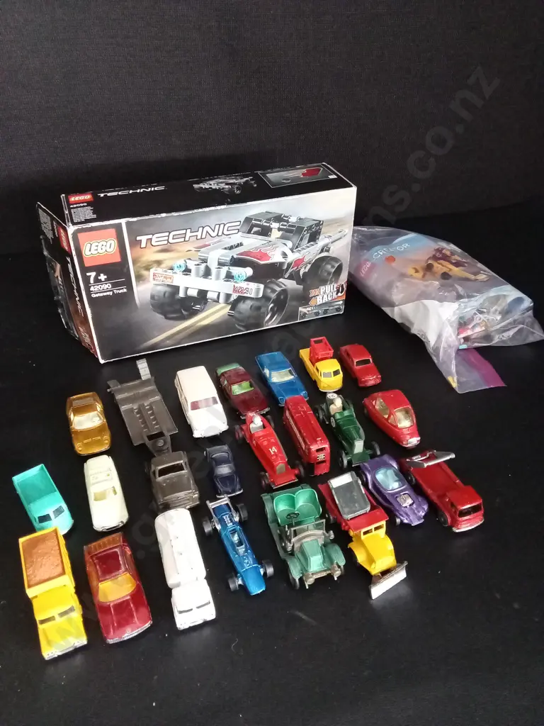 COLLECTION OF VINTAGE TOY CARS AND LEGO Image 1++