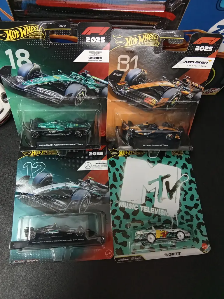 COLLECTION OF CAR TOYS, INCLUDING HOT WHEELS BUMPER ACTIVITY SET Image 1++