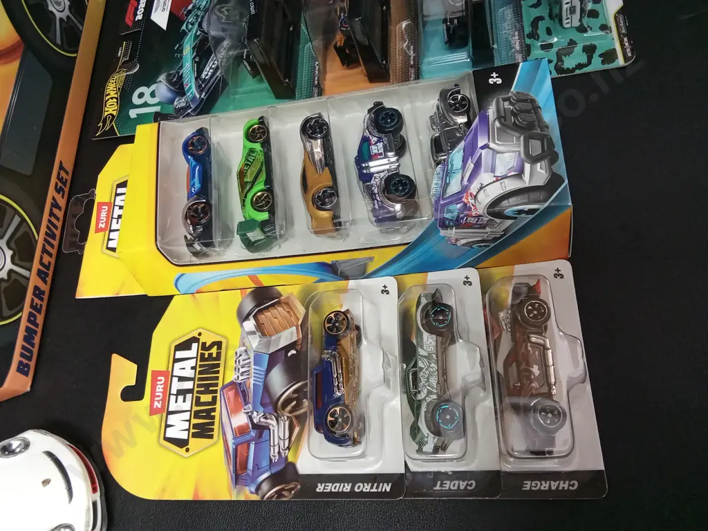 COLLECTION OF CAR TOYS, INCLUDING HOT WHEELS BUMPER ACTIVITY SET Image 1++