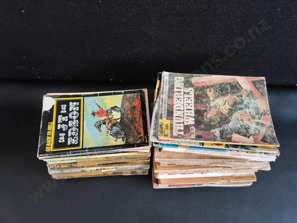 COLLECTION OF VINTAGE PAPERBACKS, WESTERNS Image 1++
