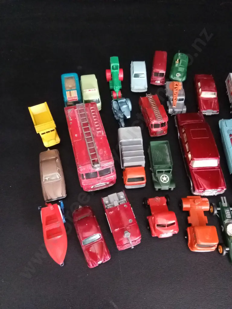 COLLECTION OF VINTAGE MODEL CARS Image 1++