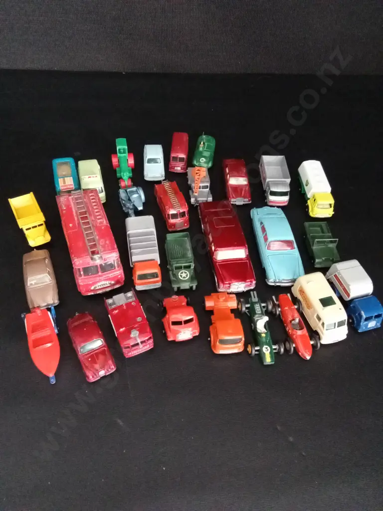 COLLECTION OF VINTAGE MODEL CARS Image 1++