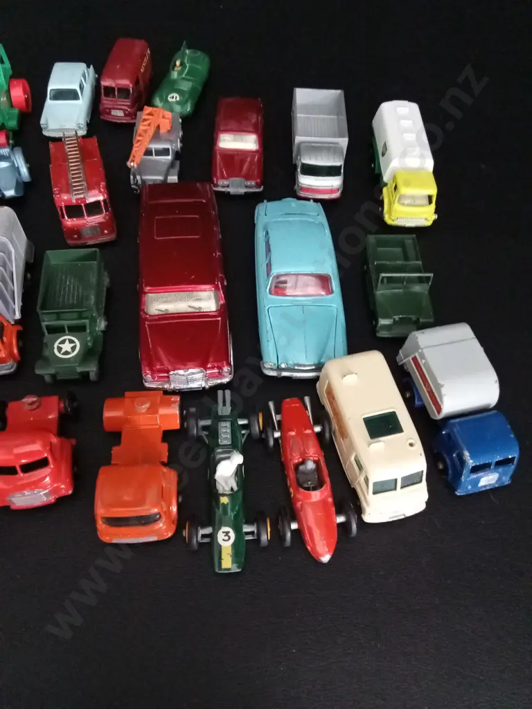 COLLECTION OF VINTAGE MODEL CARS Image 1++