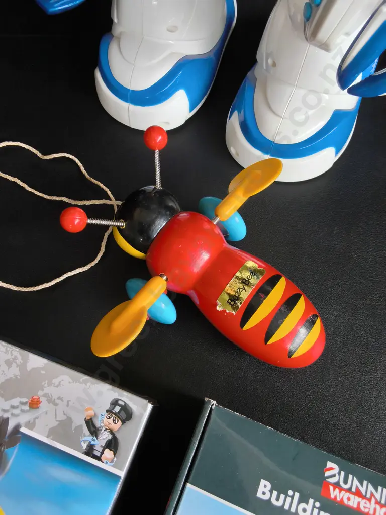 4 PIECES MIX OF TOYS Image 1++